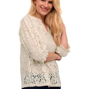 Chic Lace Women's Blouse in Cream
